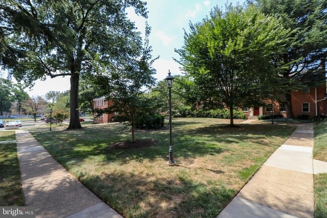 Building Photo - 2607 Arlington Blvd