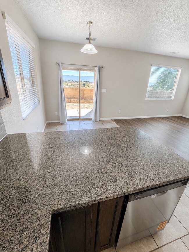 Building Photo - 8936 Mission Ridge Dr