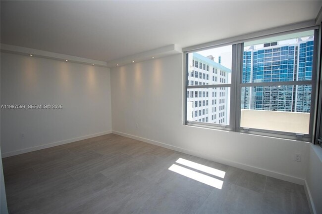 Building Photo - 2899 Collins Ave
