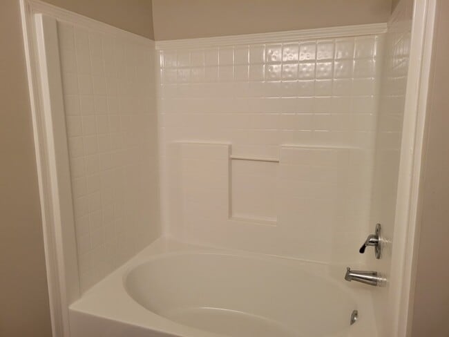 Building Photo - COMING SOON: Renovated 3BR 2BA Home w/ 2-Car Garage • Updated Kitchen • Large Garden Tub in Griffin