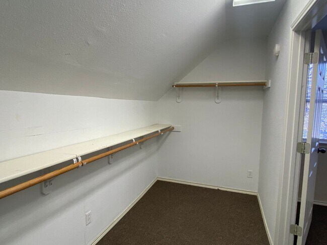 Building Photo - 3 BEDROOM, NEAR SCOTT AND WHITE