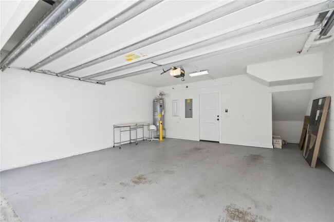 Building Photo - 1602 Park Lake St