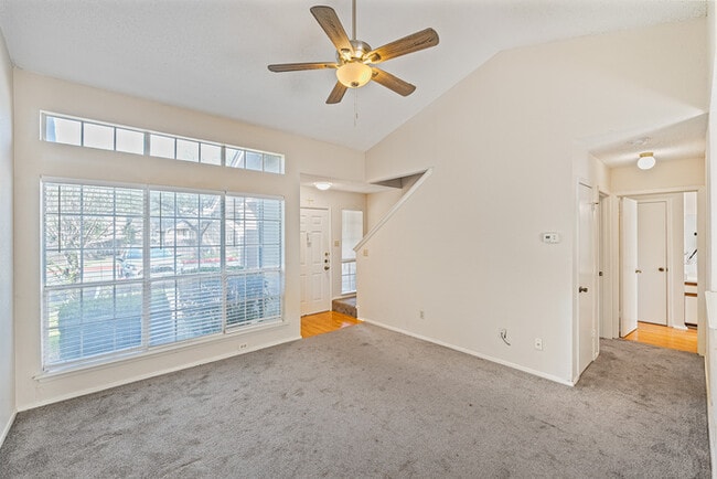 Building Photo - 1015 E Yager Ln