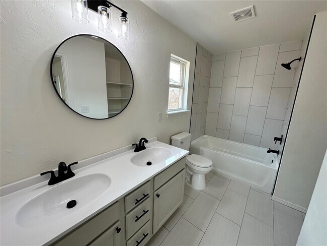 Building Photo - 4613 SE 78th St