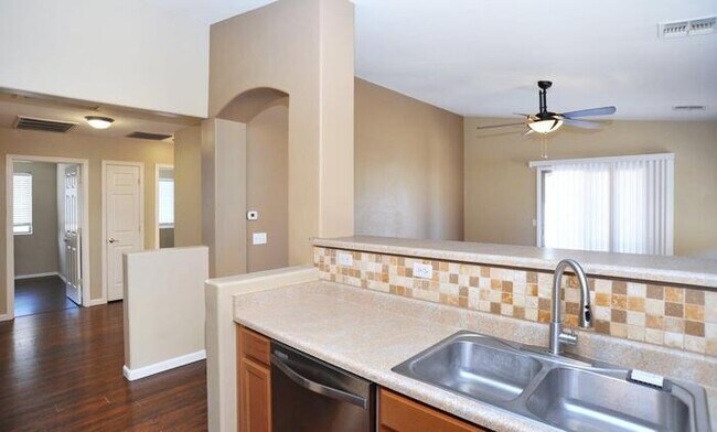 Building Photo - Charming home is San Lucas