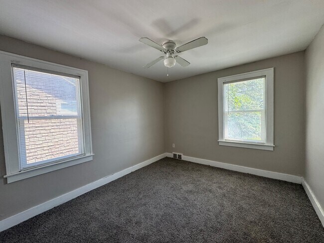 Building Photo - 15387 Lesure St