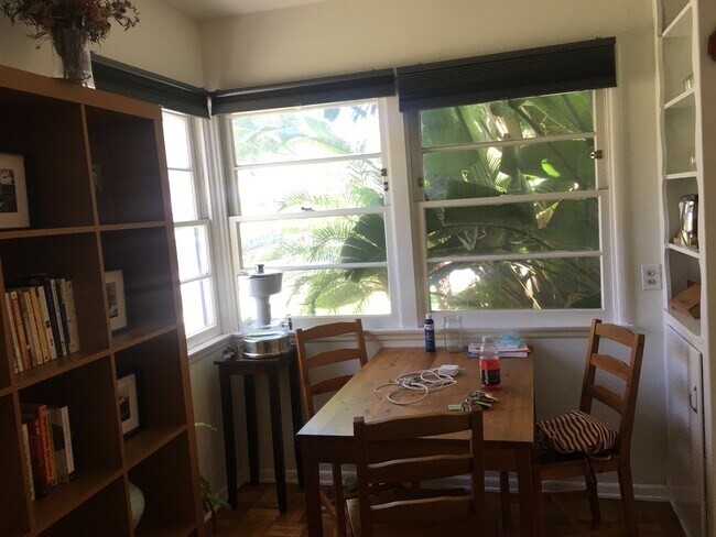 Building Photo - 1042 Pearl St