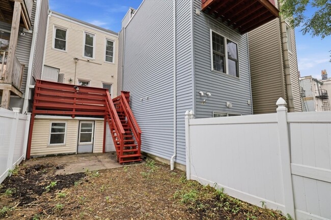 Building Photo - 491 Mercer St
