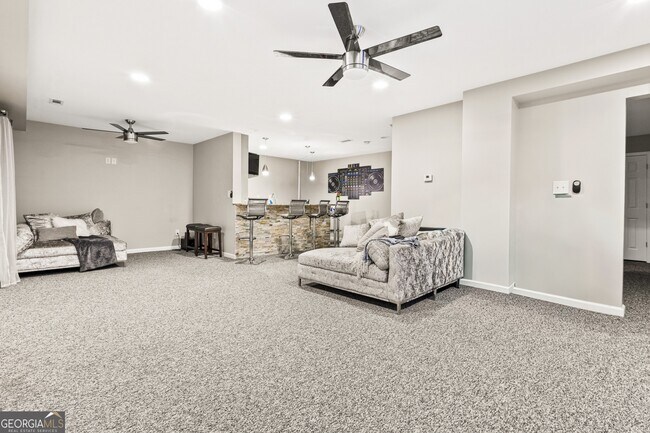 Building Photo - 7155 Laurel Creek Dr