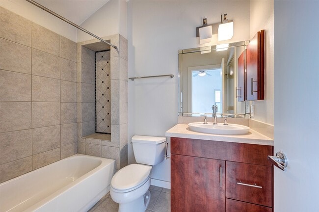 Building Photo - 1729 Reinerman St