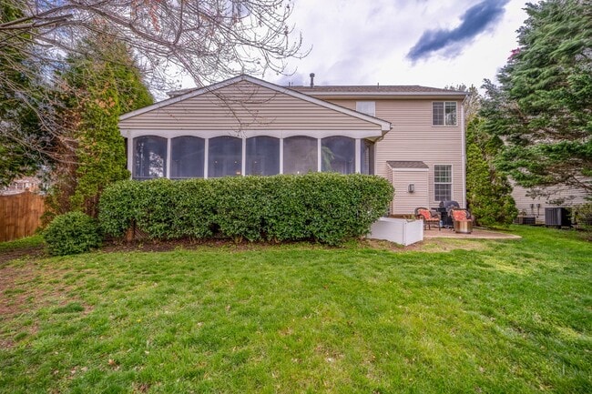 Building Photo - Stunningly Updated Home in Evergreen Meado...