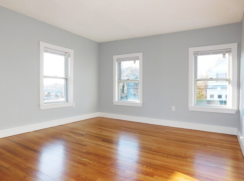 Building Photo - 104 Harvard St