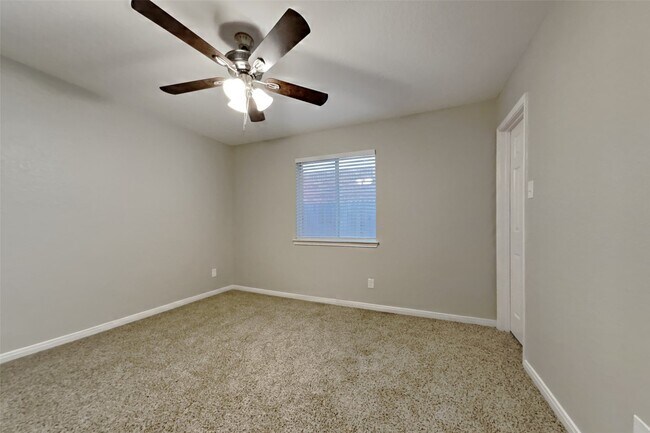 Building Photo - 21535 Sullivan Forest Dr