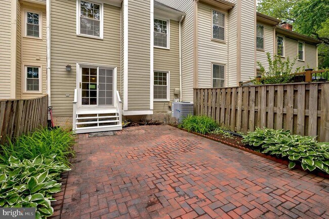 Building Photo - 11633 Pleasant Meadow Dr