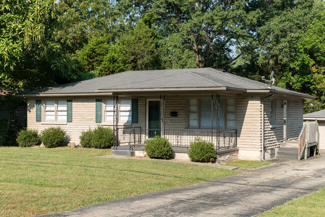 Building Photo - Super 3-brm stone ranch with basement, det...