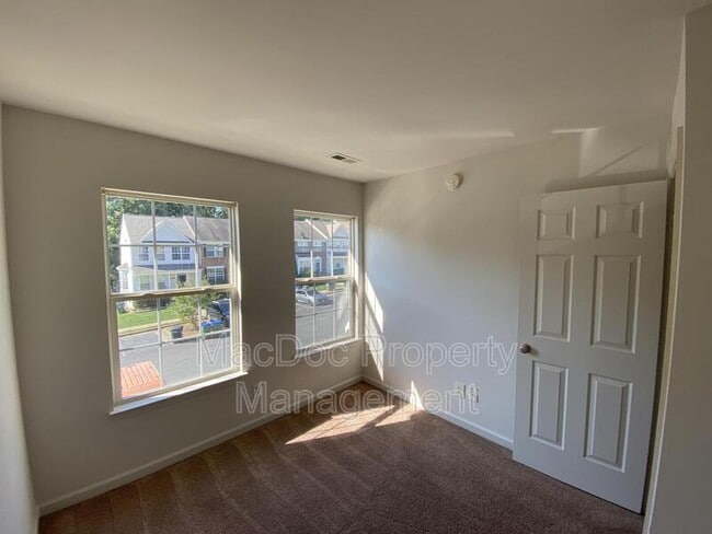 Building Photo - 4249 Normandy Ct