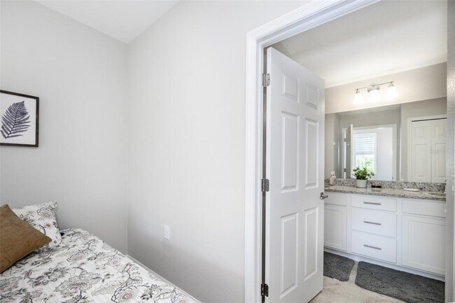 Building Photo - 14061 Heritage Landing Blvd