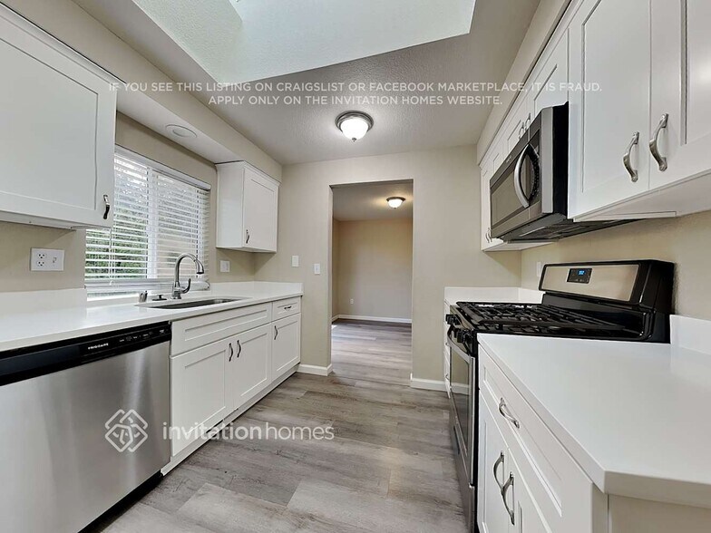 Building Photo - 1214 Mary Lou St SE