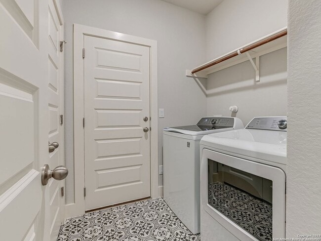 Building Photo - 16011 Babcock Rd