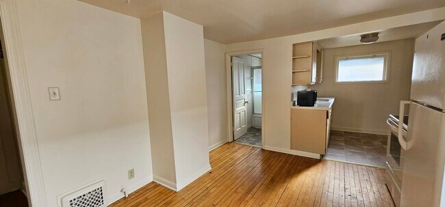 Building Photo - 1302 S 15th St