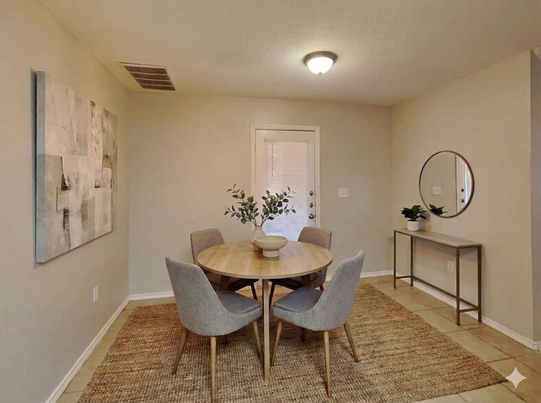 Building Photo - 514 N Brentwood Ave