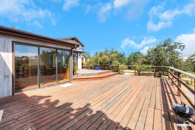 Building Photo - Soulful Mountain Sanctuary in Ashland - Av...