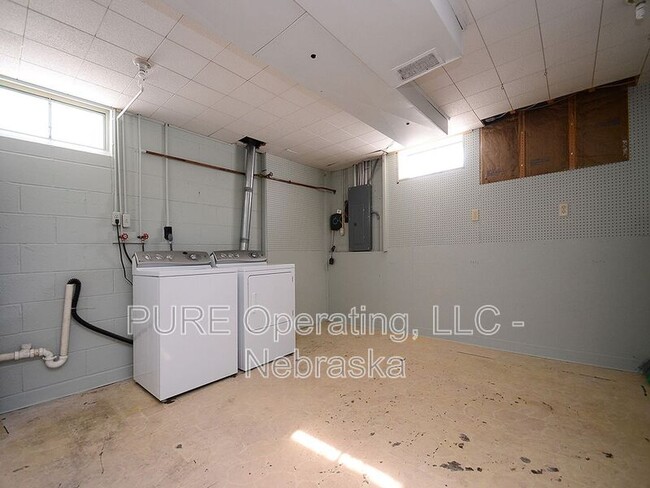 Building Photo - 4921 Bancroft St