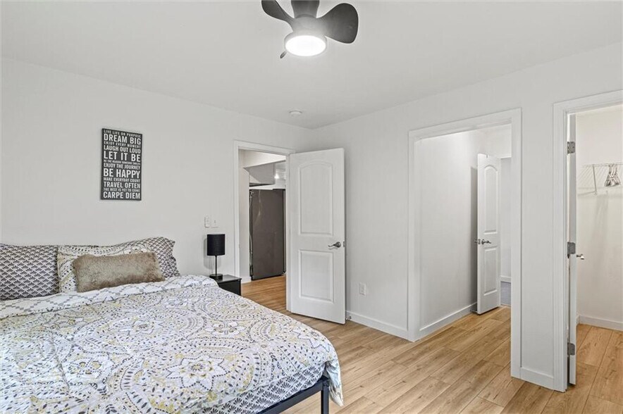 Building Photo - Room in House on Peeples St SW