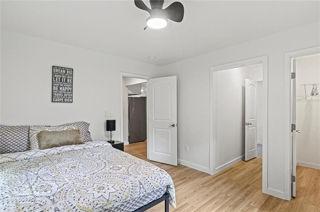 Building Photo - Room in House on Peeples St SW