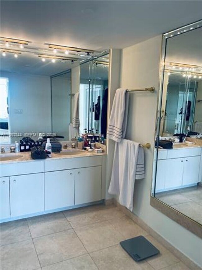 Building Photo - 11113 Biscayne Blvd