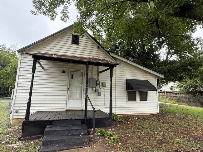 Building Photo - Affordable Rental near downtown Ardmore!
