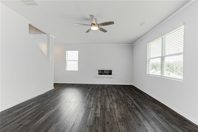 Building Photo - 545 King Vlg