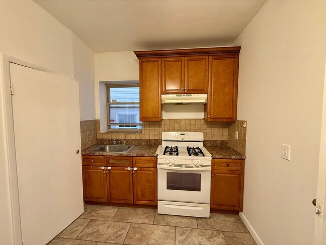 Building Photo - 115 Cross St