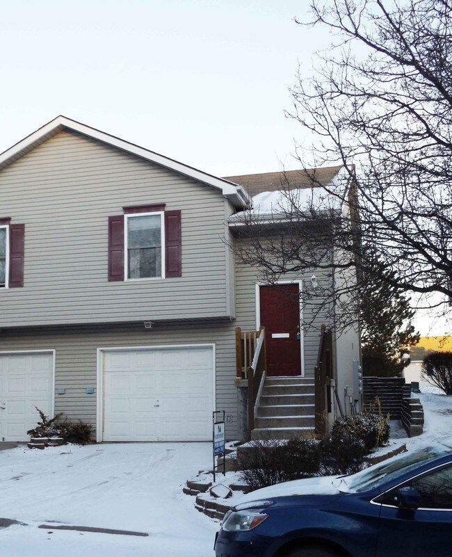 Building Photo - 5645 N Anita Ave