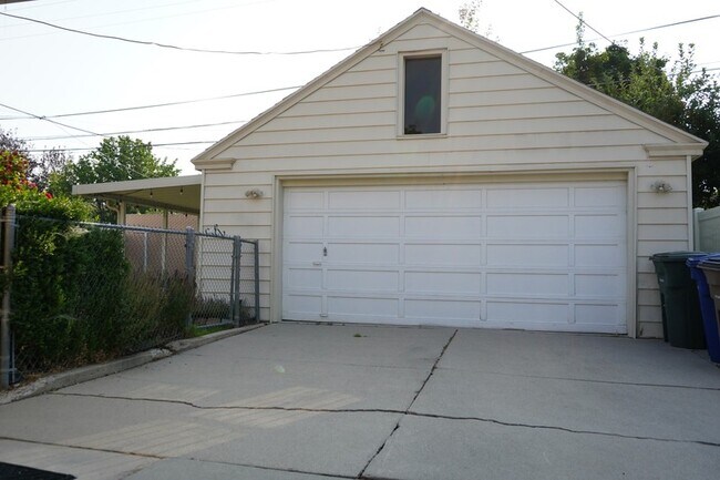 Building Photo - 2683 Glenmare St