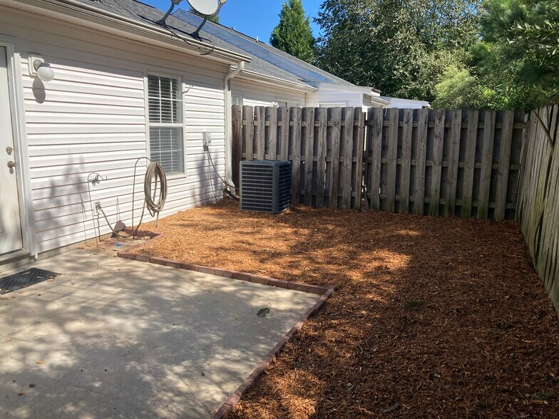 Private yard - 116 Amity Ln