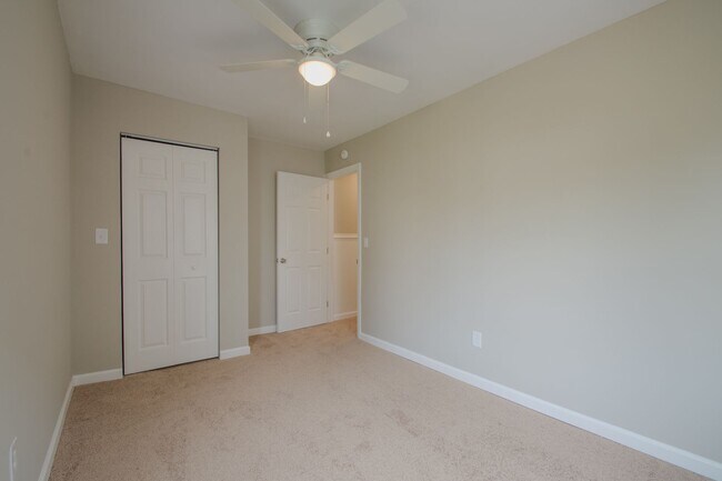 Building Photo - Newly Renovated 3 Bedroom 1.5 Bathroom Sla...