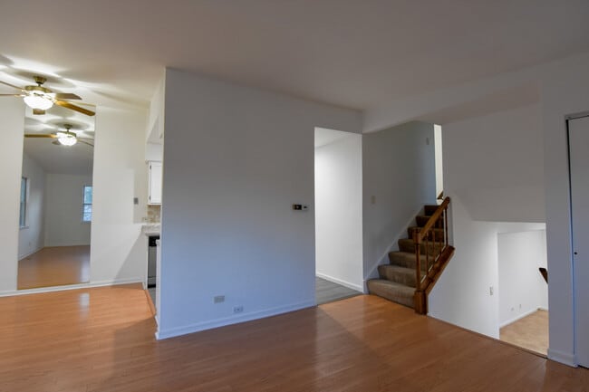 Building Photo - 300 Westwood Ct