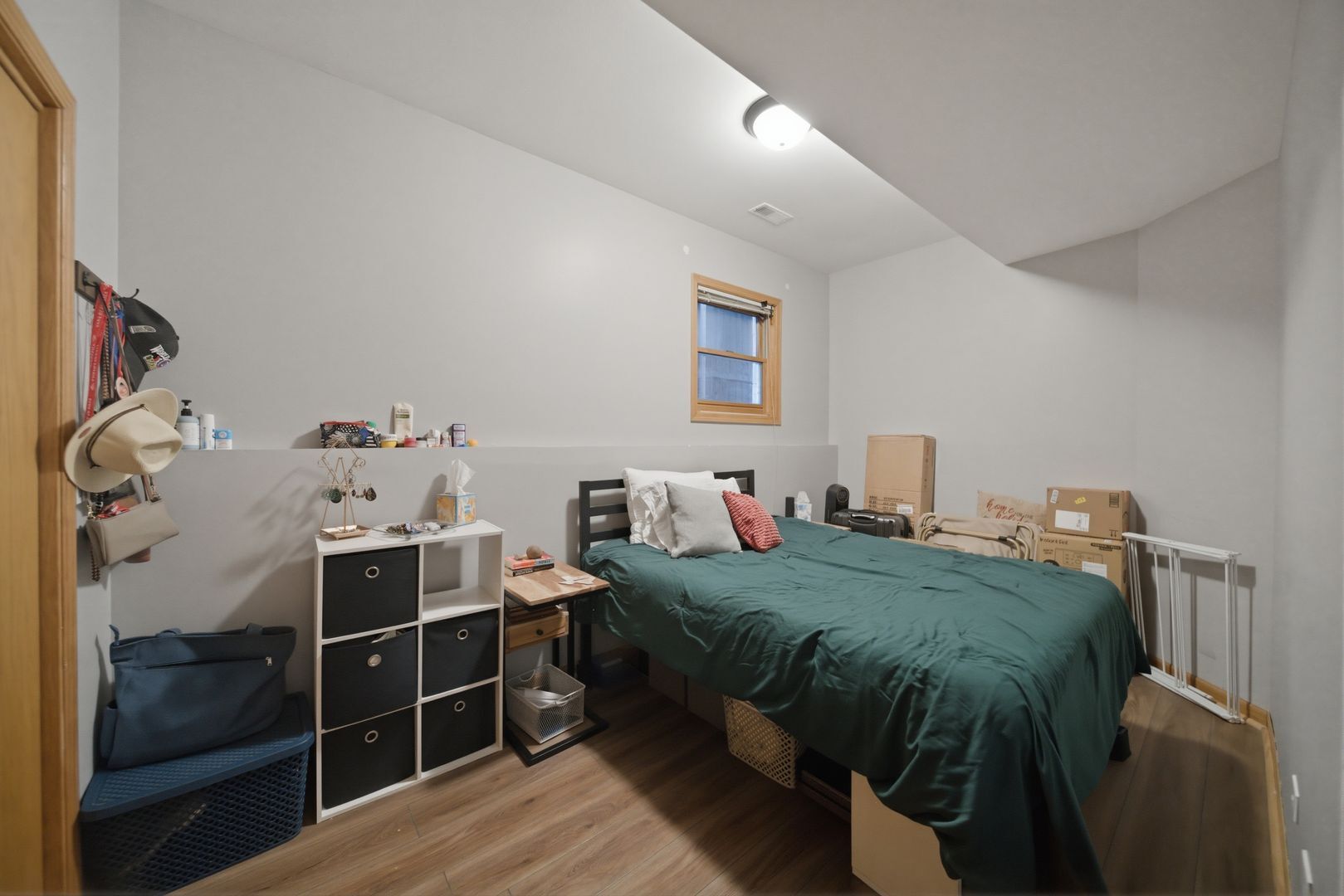 Building Photo - 844 N Wood St