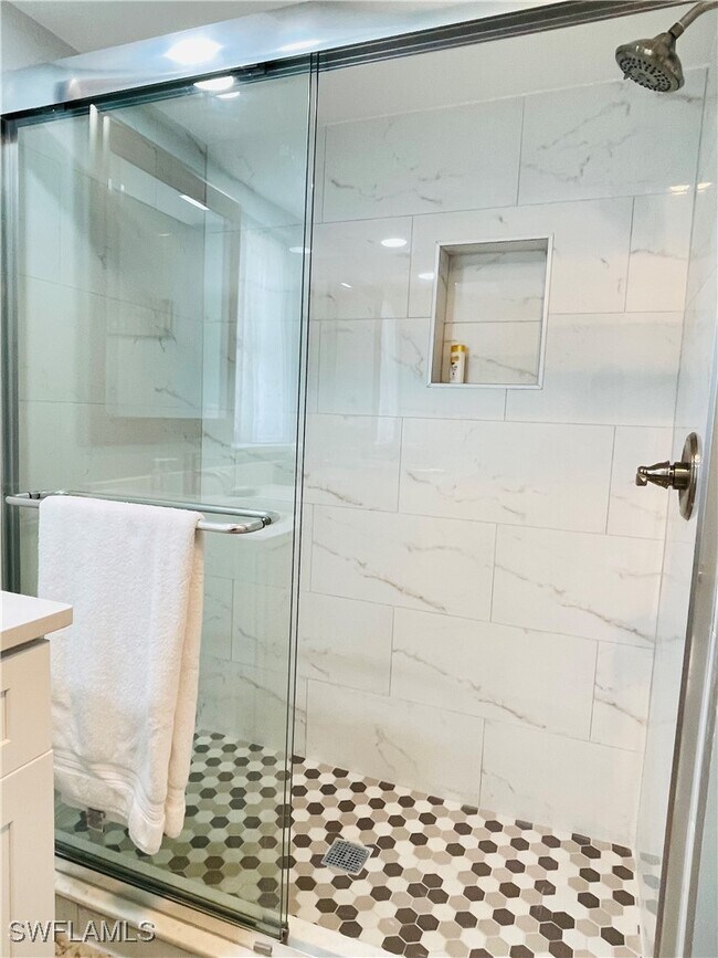 Building Photo - 5403 SW 3rd Ave