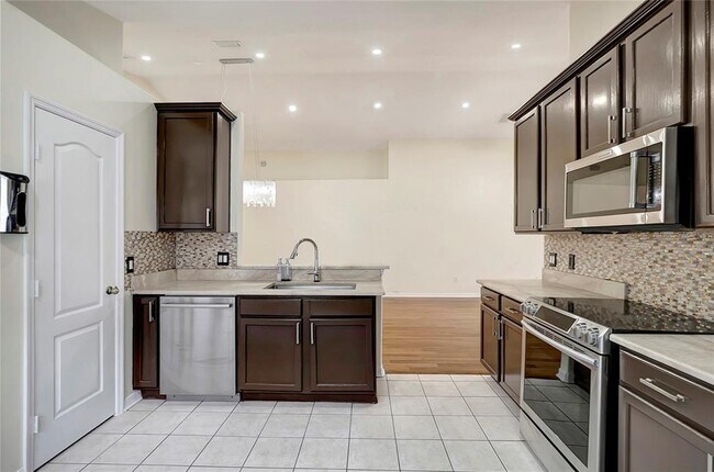 Building Photo - 3929 Washburn Pl