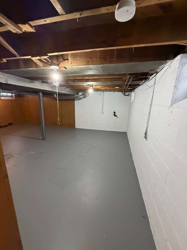 Building Photo - 16200 Littlefield St