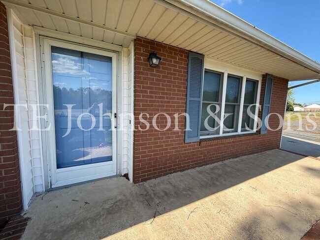 Building Photo - Three bedroom House with Large Lot in Country Setting