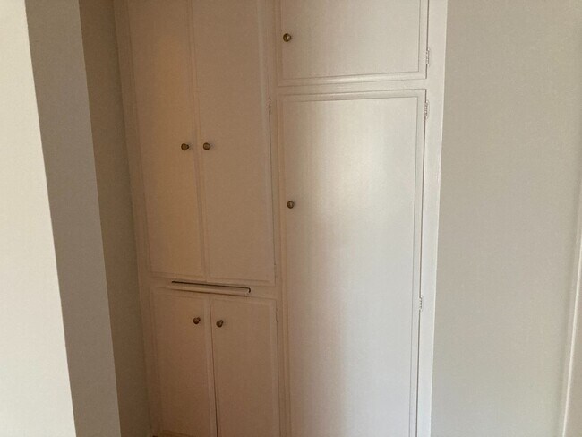 Building Photo - Fox Hills 2 Bd Condo