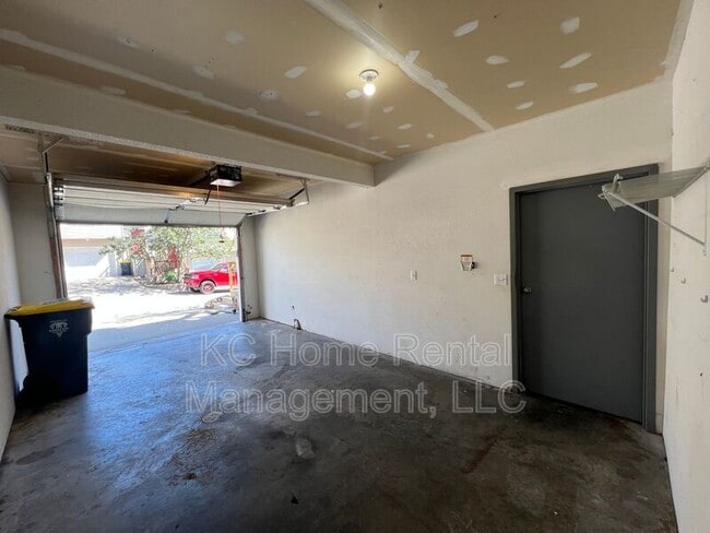 Building Photo - 5652 N Anita Ave
