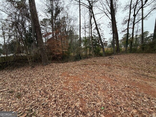 Building Photo - 804 Emerald Forest Cir SW