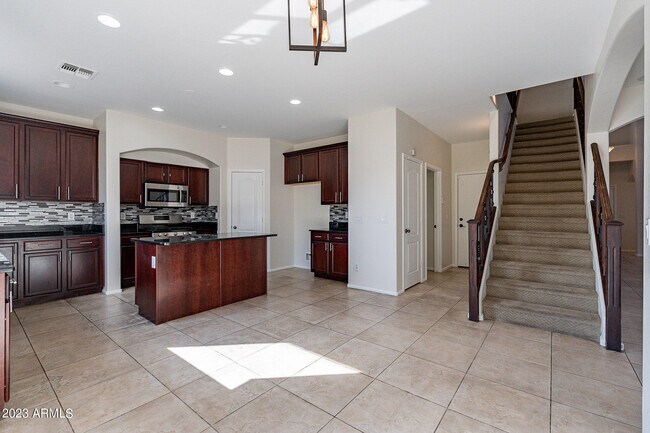 Building Photo - 2943 E Quiet Hollow Ln