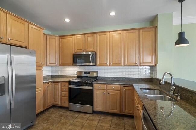 Building Photo - 35 E All Saints St