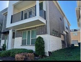 Building Photo - 504 Harmon Dr