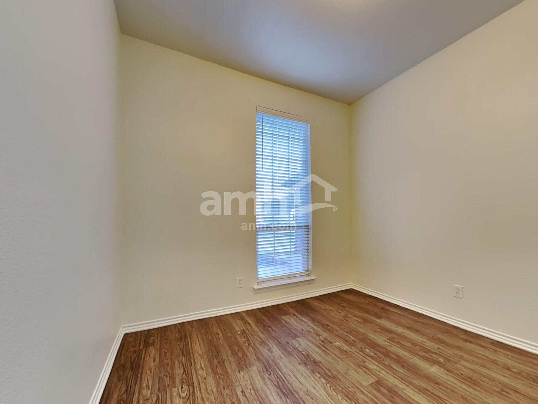 Building Photo - 2609 Alpena Dr